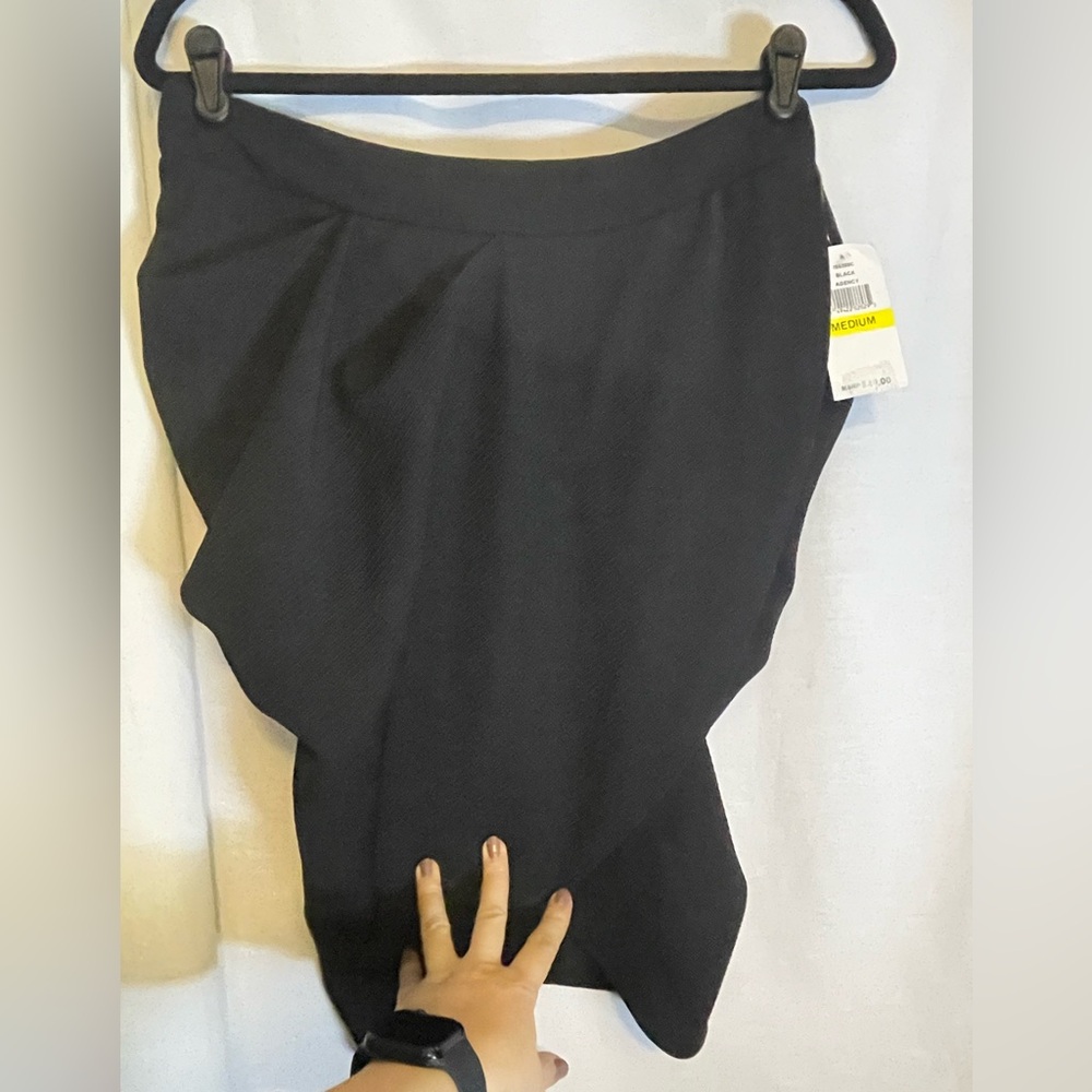 NWT Rossmore Black Body Con Ribbed Angled Skirt w/ Gold Zipper in Back Size M
